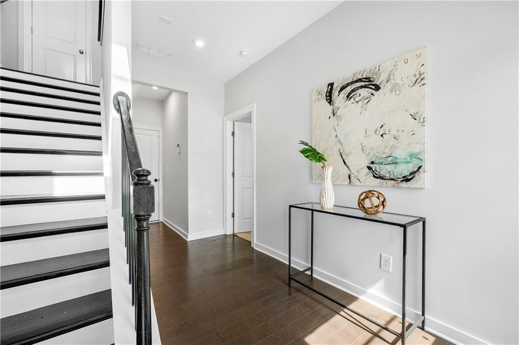 552 Ember Lane Northwest Atlanta, GA 30309 - Photo 3 of 40