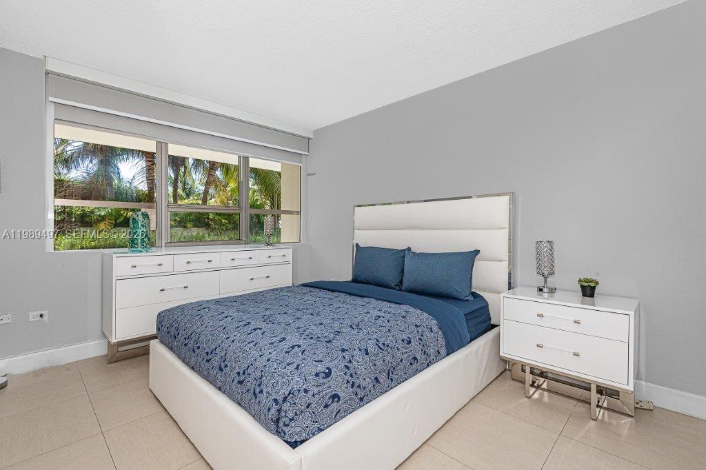 1500 Bay Road, Unit 128S Miami Beach, FL 33139 - Photo 4 of 27 a bedroom with a bed and window