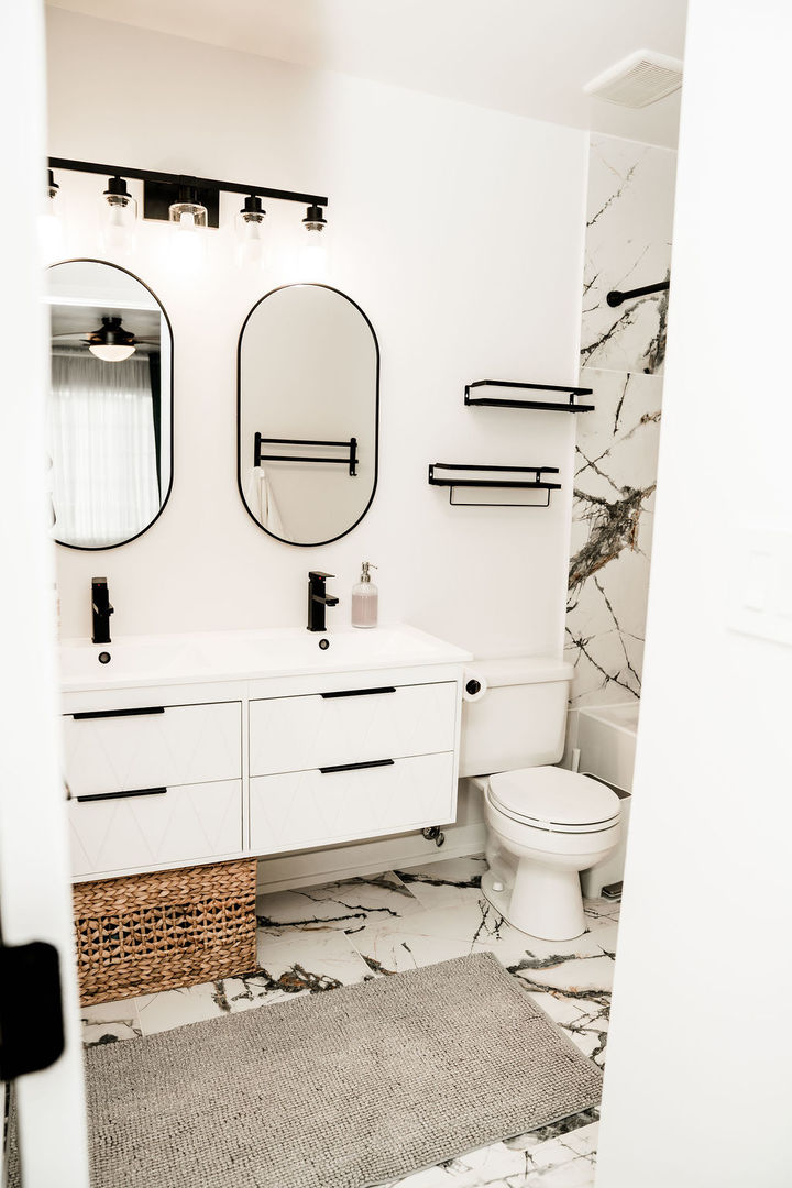 3389 Ravinia Circle Aurora, IL 60504 - Photo 23 of 39 a bathroom with a toilet a sink and a mirror