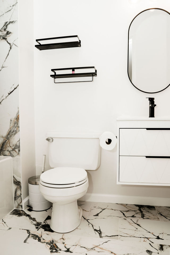 3389 Ravinia Circle Aurora, IL 60504 - Photo 29 of 39 a bathroom with a toilet sink and a mirror