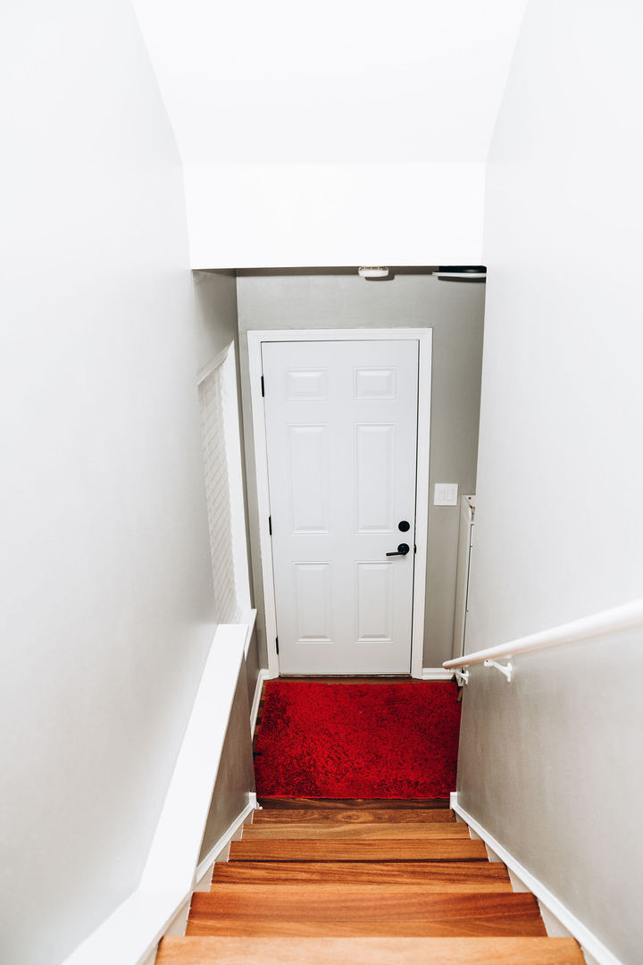 3389 Ravinia Circle Aurora, IL 60504 - Photo 33 of 39 a view of a hallway with wooden floor and a potted plant