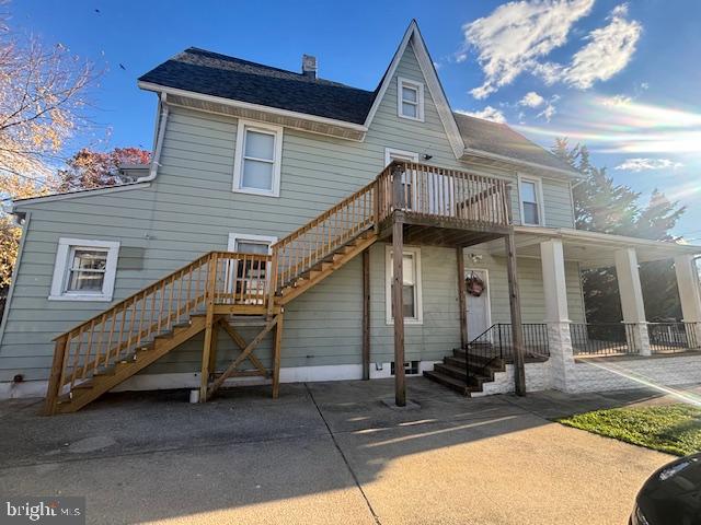 a house view with a outdoor space
