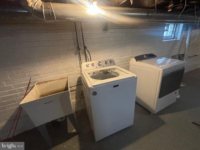 3802 Parkside Drive Baltimore, MD 21206 - Photo 11 of 11 a utility room with dryer and washer