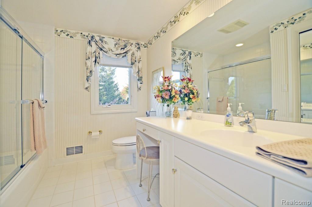 579 Lake Shore Road Grosse Pointe, MI 48236 - Photo 50 of 84 52.jpg