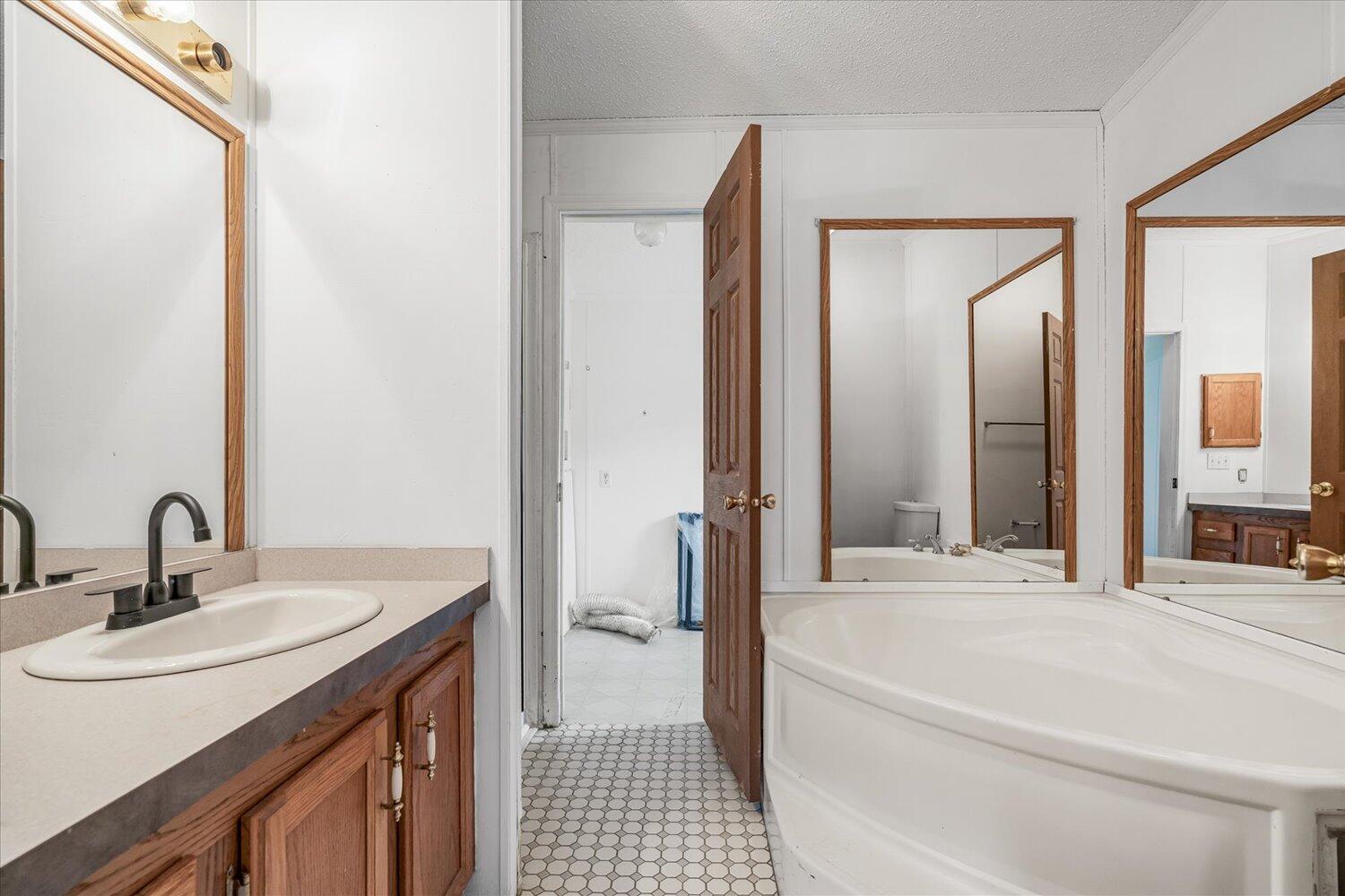 225 West Sheffield Road Battle Creek, MI 49017 - Photo 12 of 29 12-WM225Sheffield-10