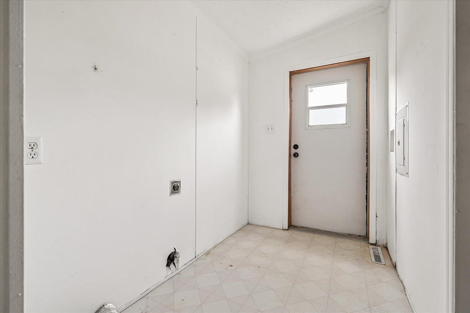 225 West Sheffield Road Battle Creek, MI 49017 - Photo 19 of 29 19-WM225Sheffield-17