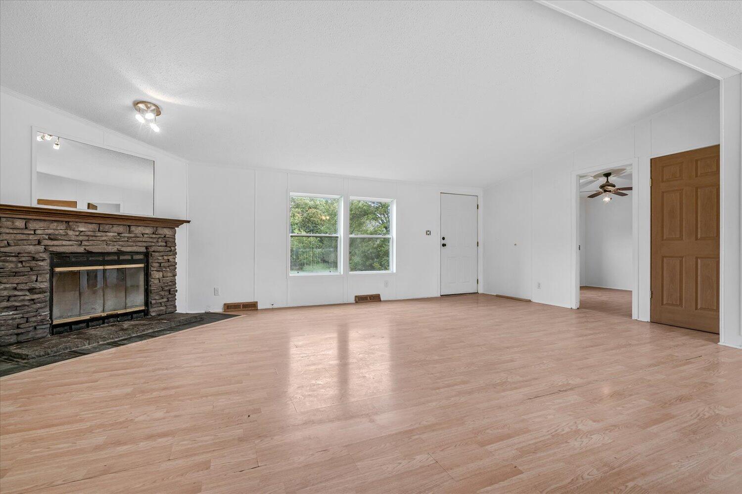225 West Sheffield Road Battle Creek, MI 49017 - Photo 5 of 29 05-WM225Sheffield-3
