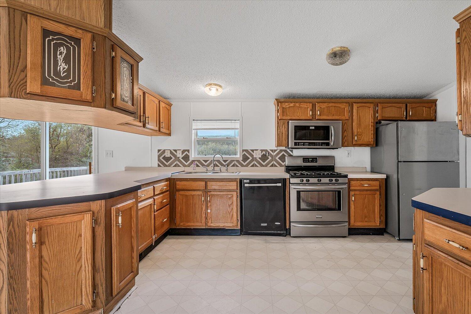 225 West Sheffield Road Battle Creek, MI 49017 - Photo 7 of 29 07-WM225Sheffield-5