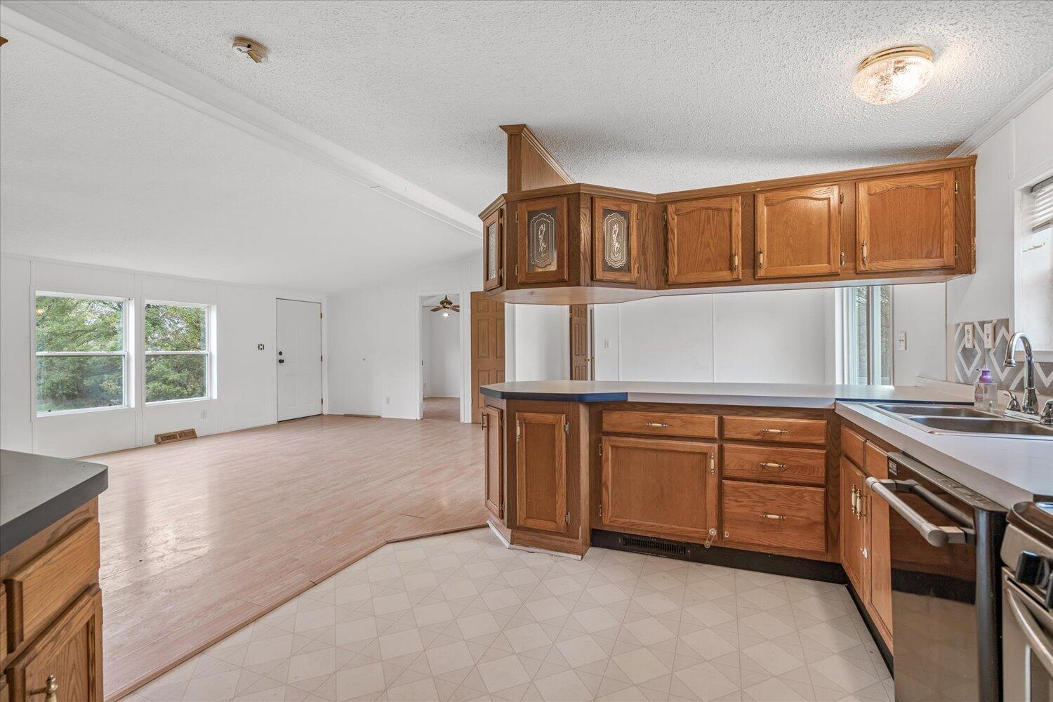 225 West Sheffield Road Battle Creek, MI 49017 - Photo 8 of 29 08-WM225Sheffield-6
