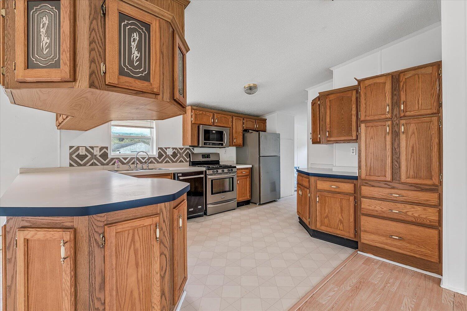 225 West Sheffield Road Battle Creek, MI 49017 - Photo 9 of 29 09-WM225Sheffield-7