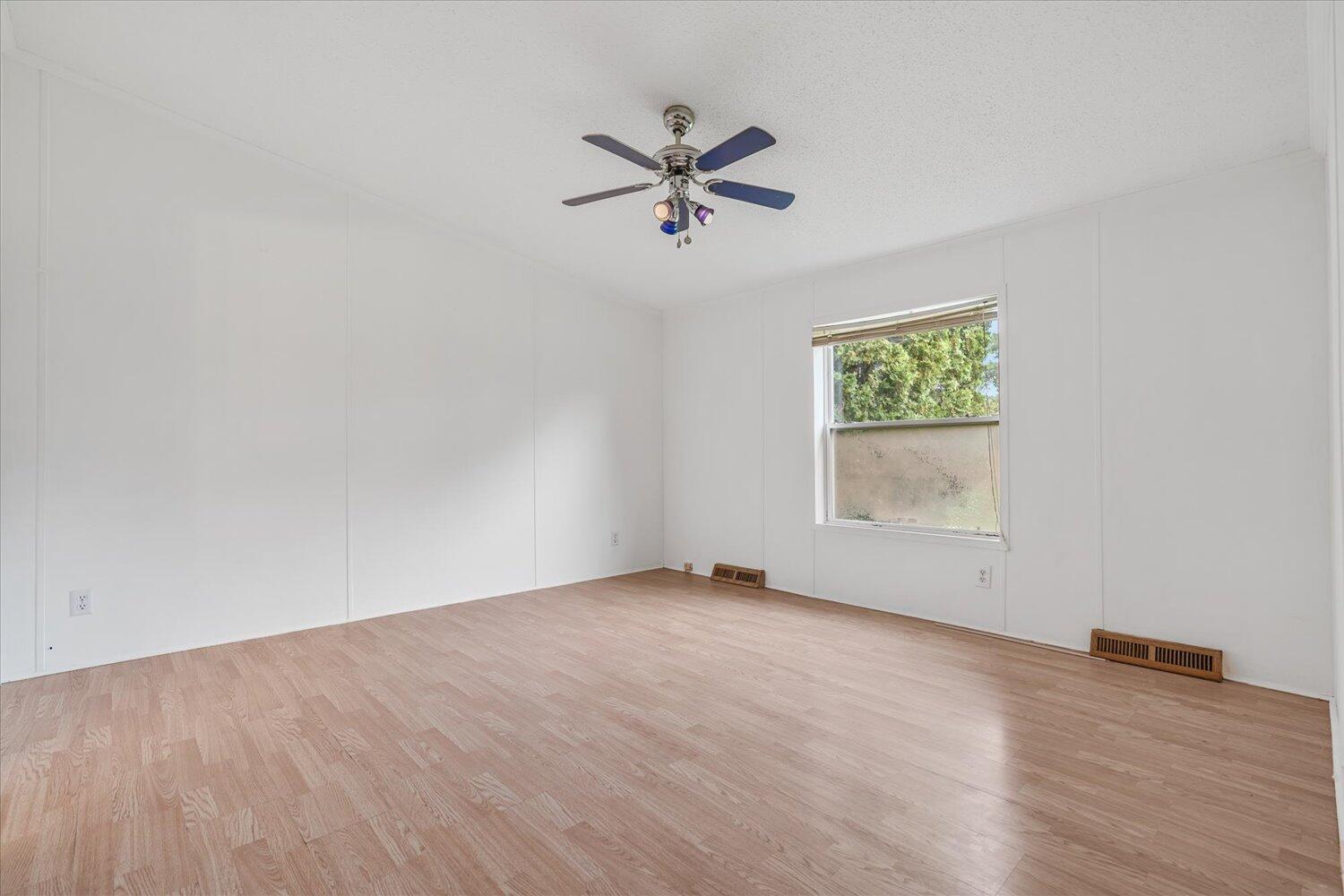 225 West Sheffield Road Battle Creek, MI 49017 - Photo 10 of 29 10-WM225Sheffield-8