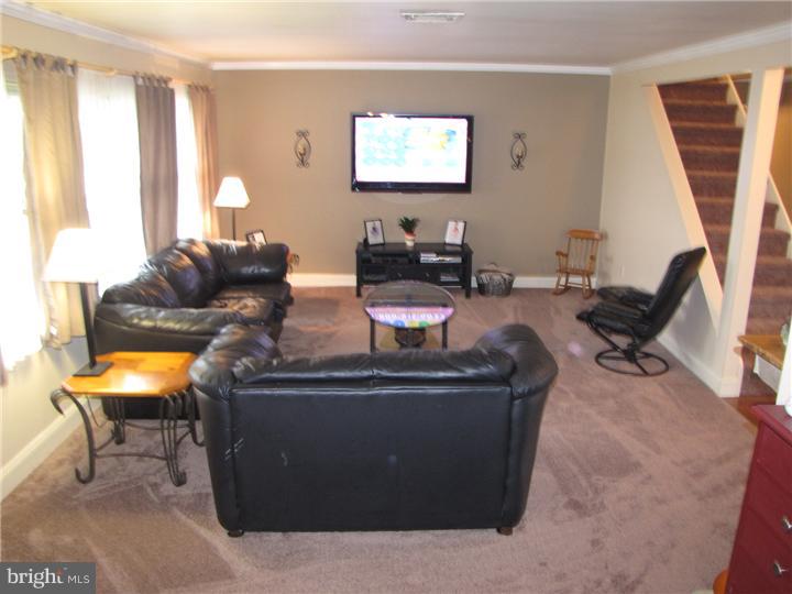 36 Red Ridge Road Levittown, PA 19056 - Photo 7 of 23 Living Room