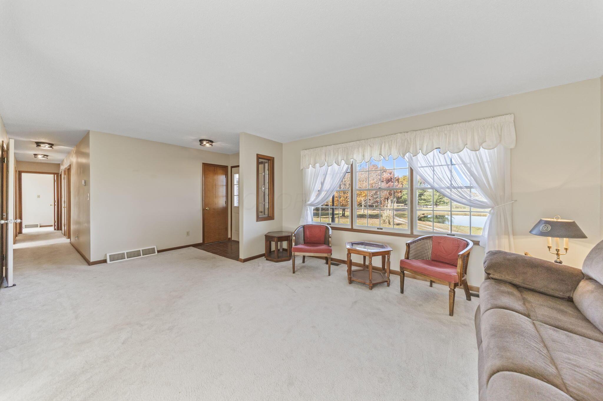 9791 Jug St Road Northwest Pataskala, OH 43062 - Photo 17 of 83 Living room