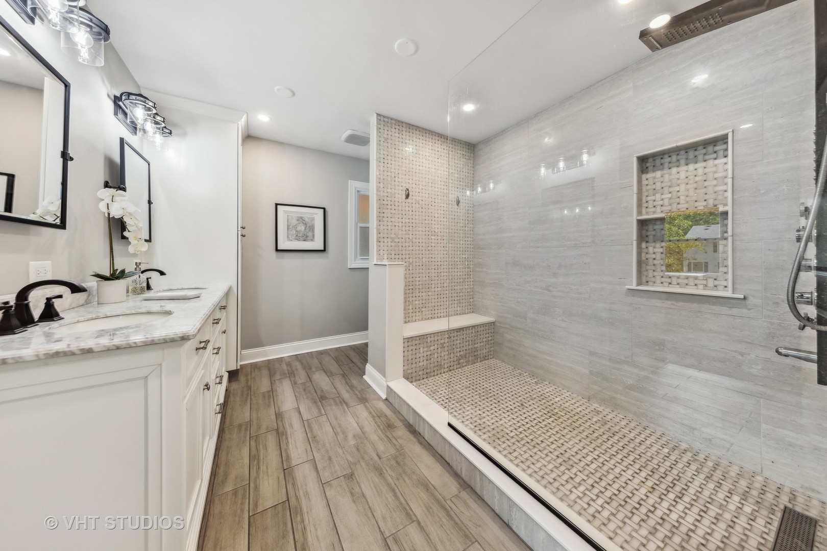 8460 Dolfor Cove Burr Ridge, IL 60527 - Photo 15 of 32 a bathroom with a sink and a mirror