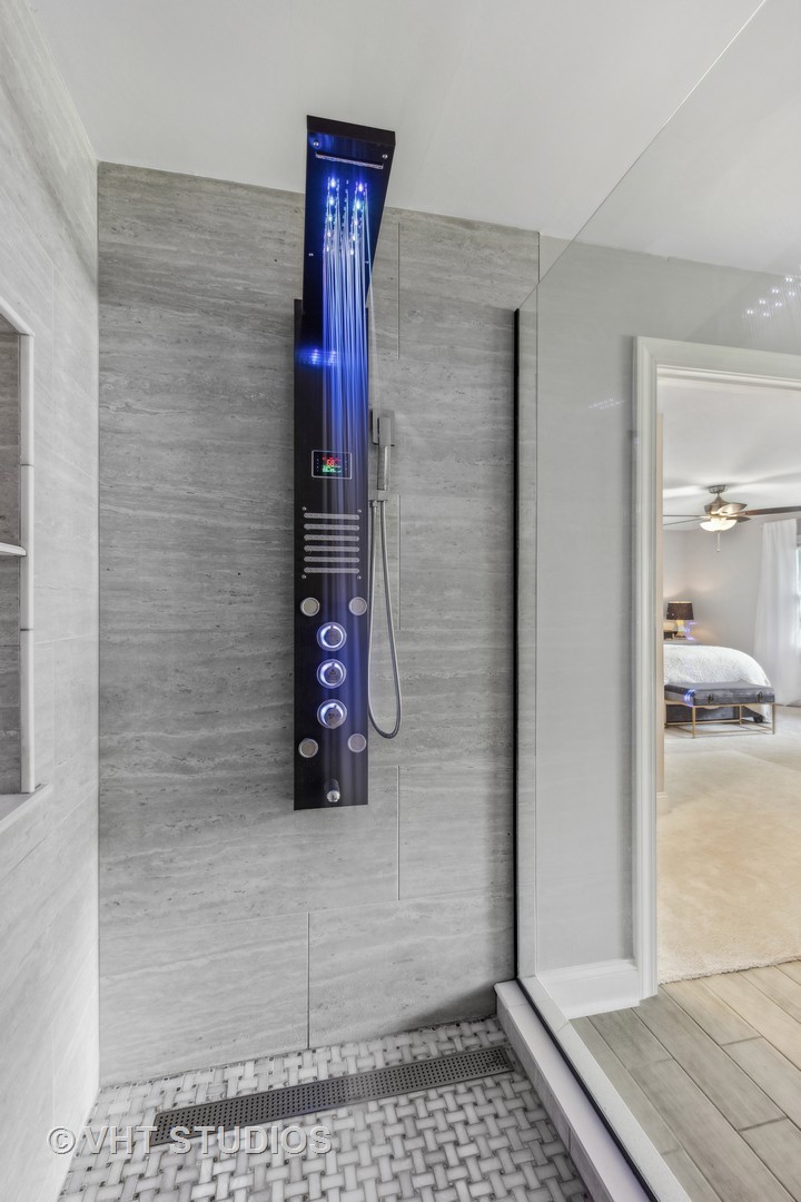 8460 Dolfor Cove Burr Ridge, IL 60527 - Photo 16 of 32 a bathroom with a shower