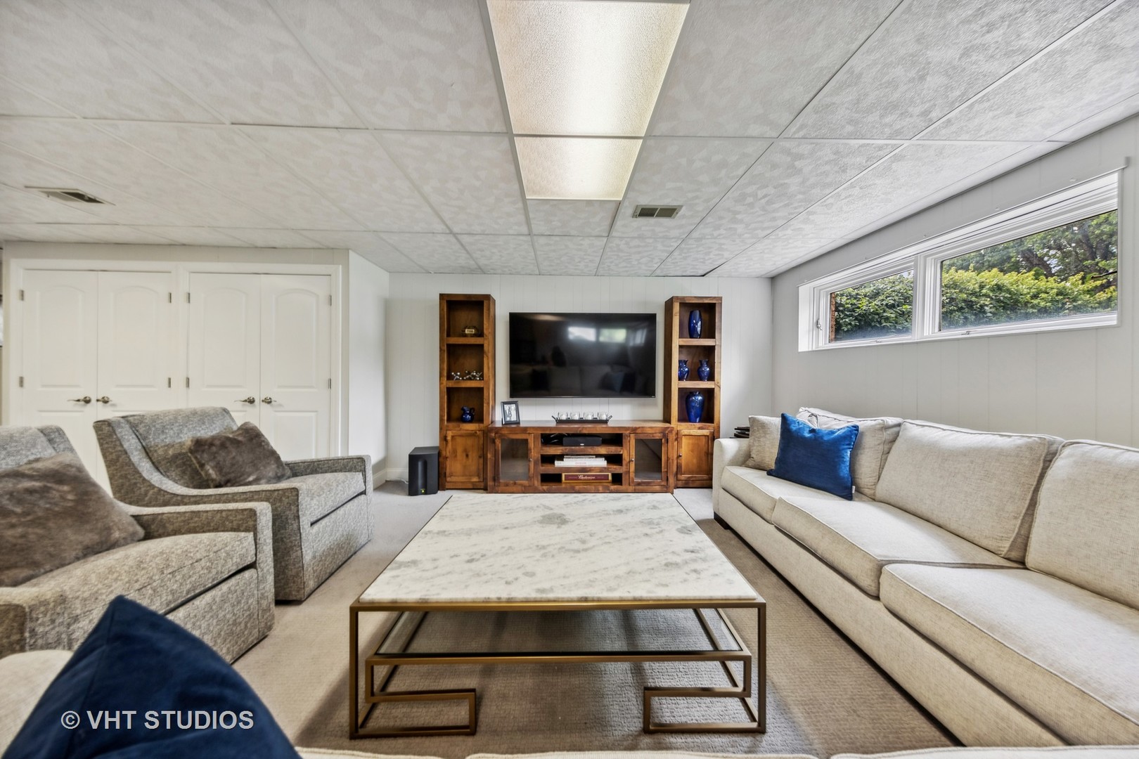 8460 Dolfor Cove Burr Ridge, IL 60527 - Photo 24 of 32 a living room with furniture and a flat screen tv
