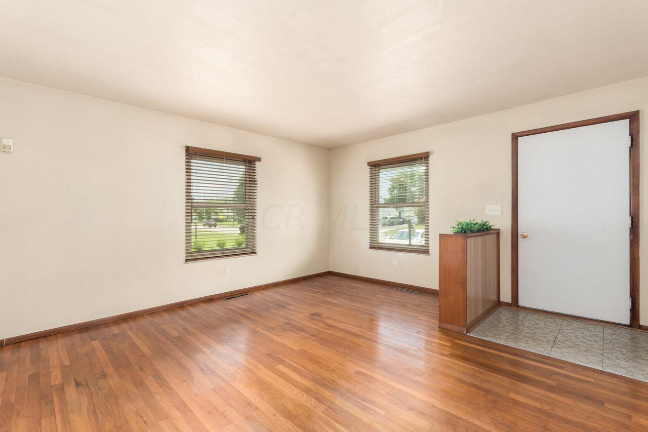 3434 Dempsey Road Westerville, OH 43081 - Photo 4 of 46 living room