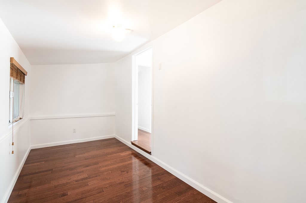 1935 Summit Avenue Pasadena, CA 91103 - Photo 23 of 27 a view of a small space