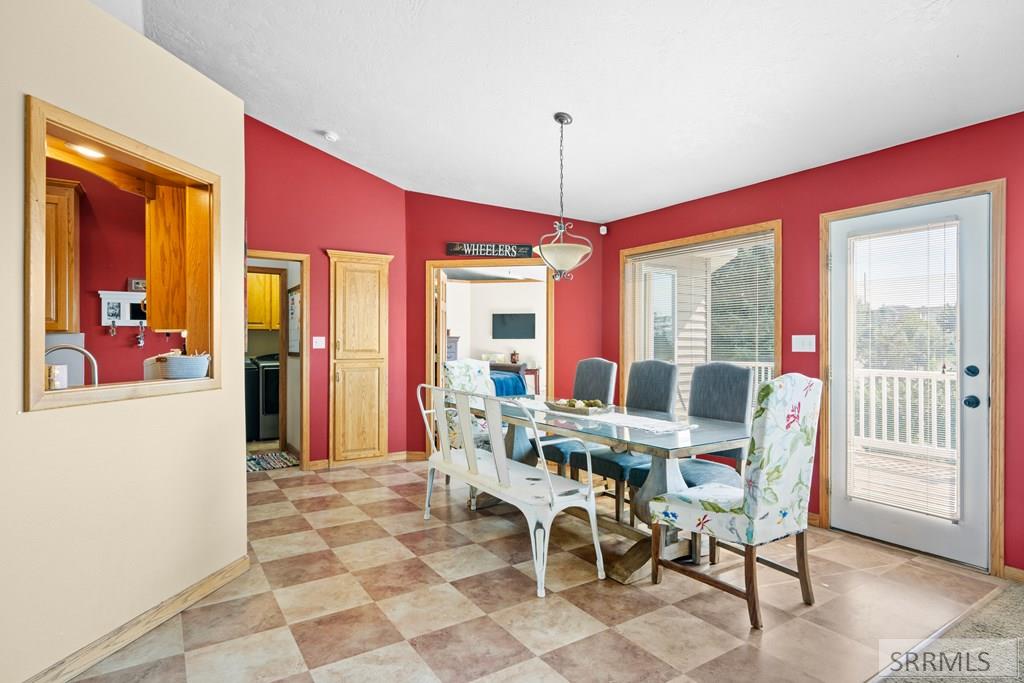 6002 East Sunnyside Road Idaho Falls, ID 83406 - Photo 8 of 35