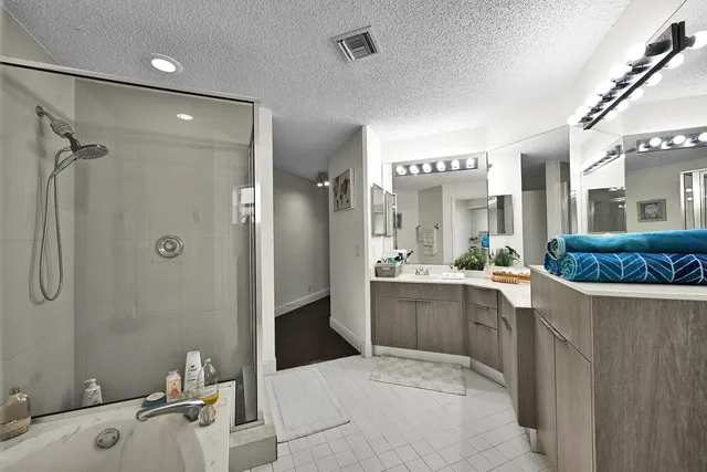 $340,000 | 5390 Venetia Court, Unit H CORNER, Boynton Beach, FL 33437