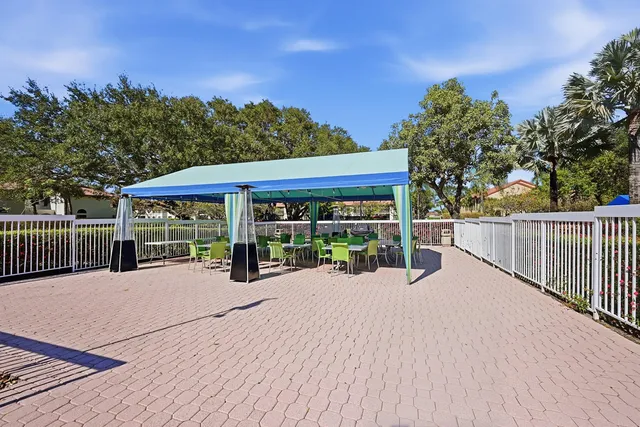 $335,000 | 5390 Venetia Court, Unit H, Boynton Beach, FL 33437