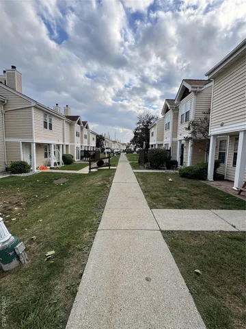 a view of residential houses with yard