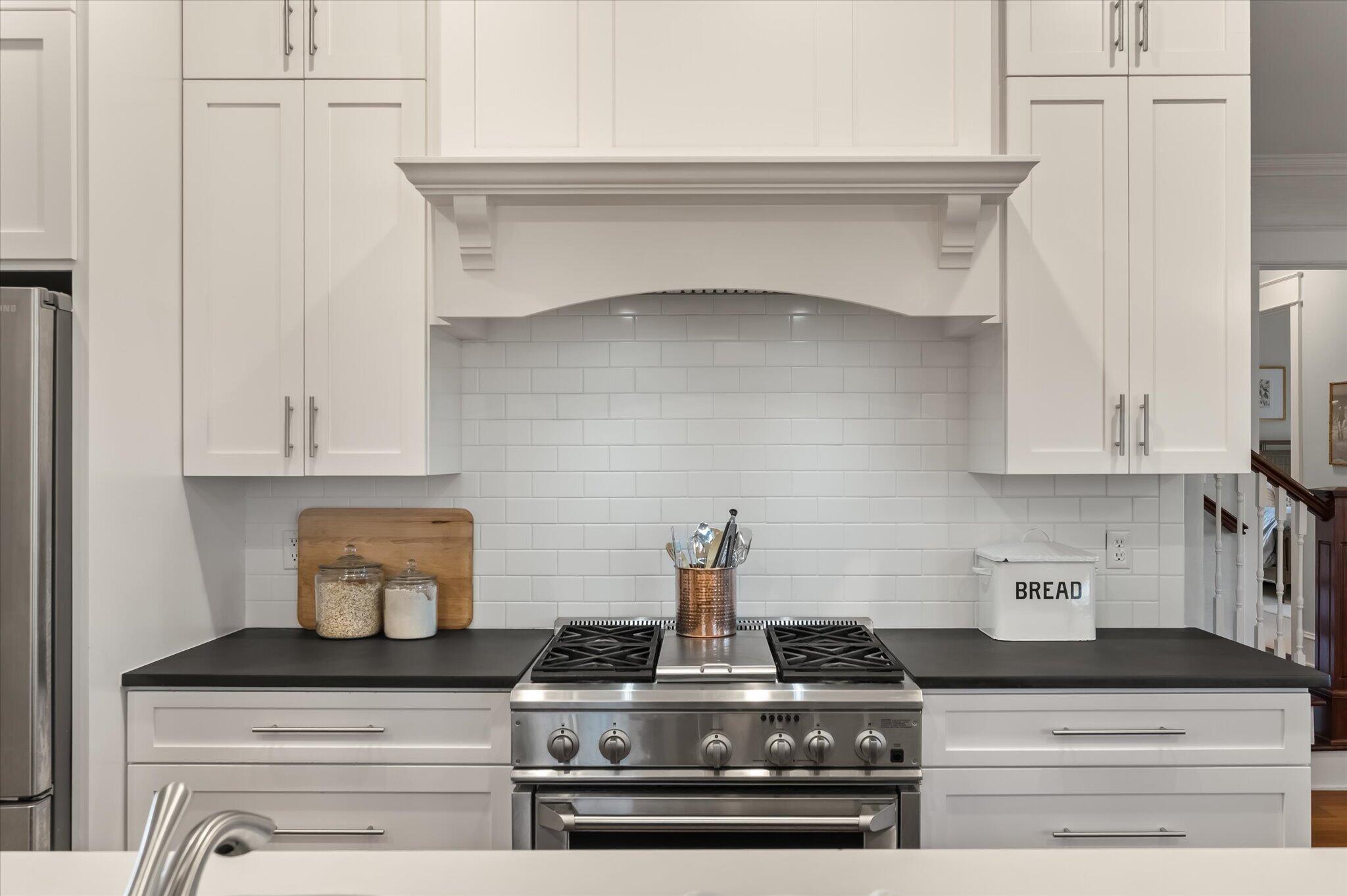 4970 Sound View Drive Mount Pleasant, SC 29466 - Photo 17 of 98 Kitchen Stove