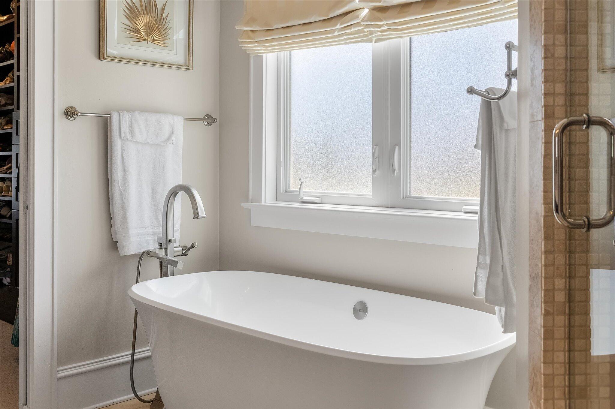 4970 Sound View Drive Mount Pleasant, SC 29466 - Photo 45 of 98 Soaking Tub