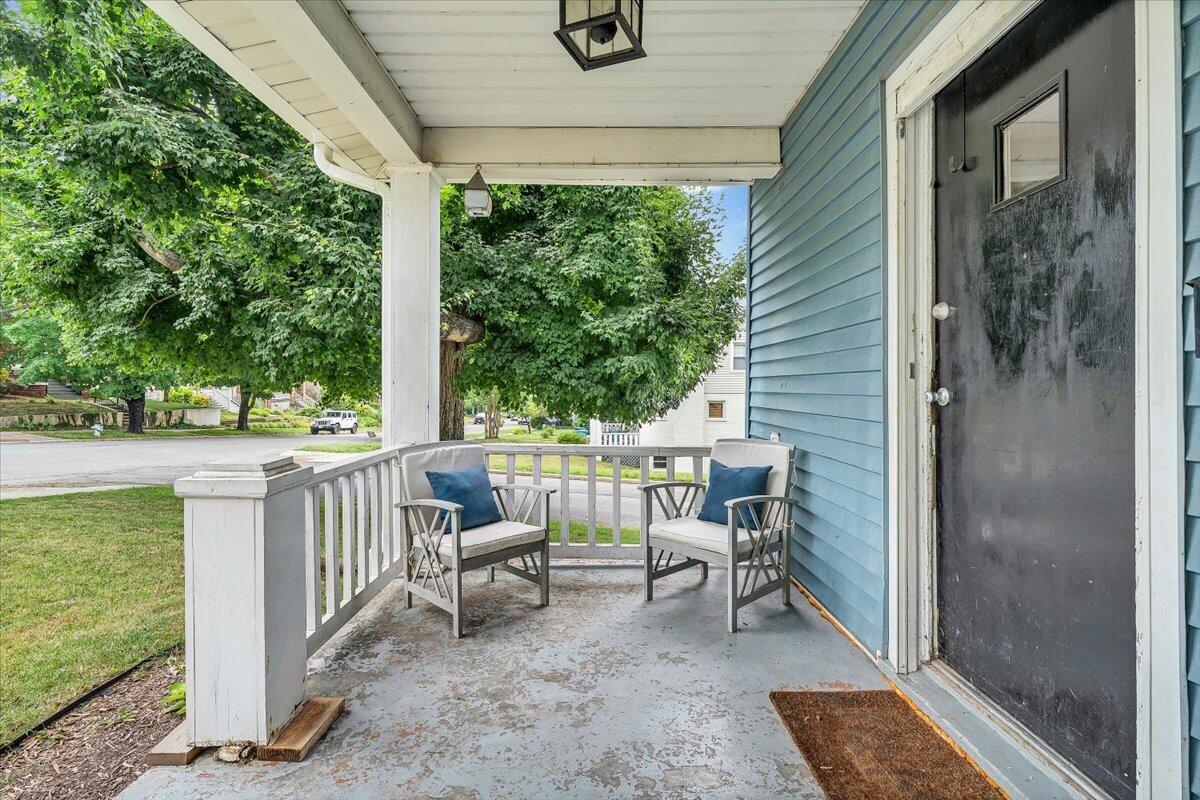 1002 Howbert Avenue Southwest Roanoke, VA 24015 - Photo 2 of 29 05-MIB01605