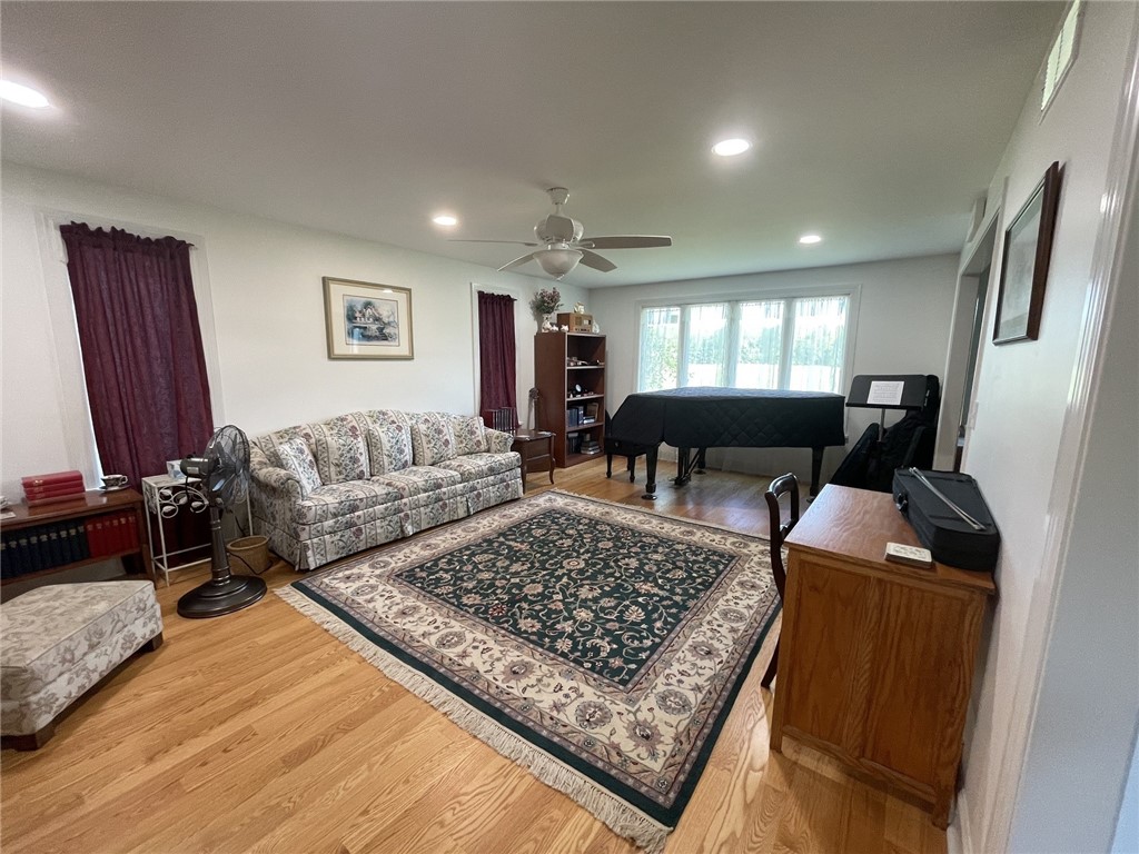 817 Whittier Road Ogden, NY 14559 - Photo 15 of 48 Living Room
