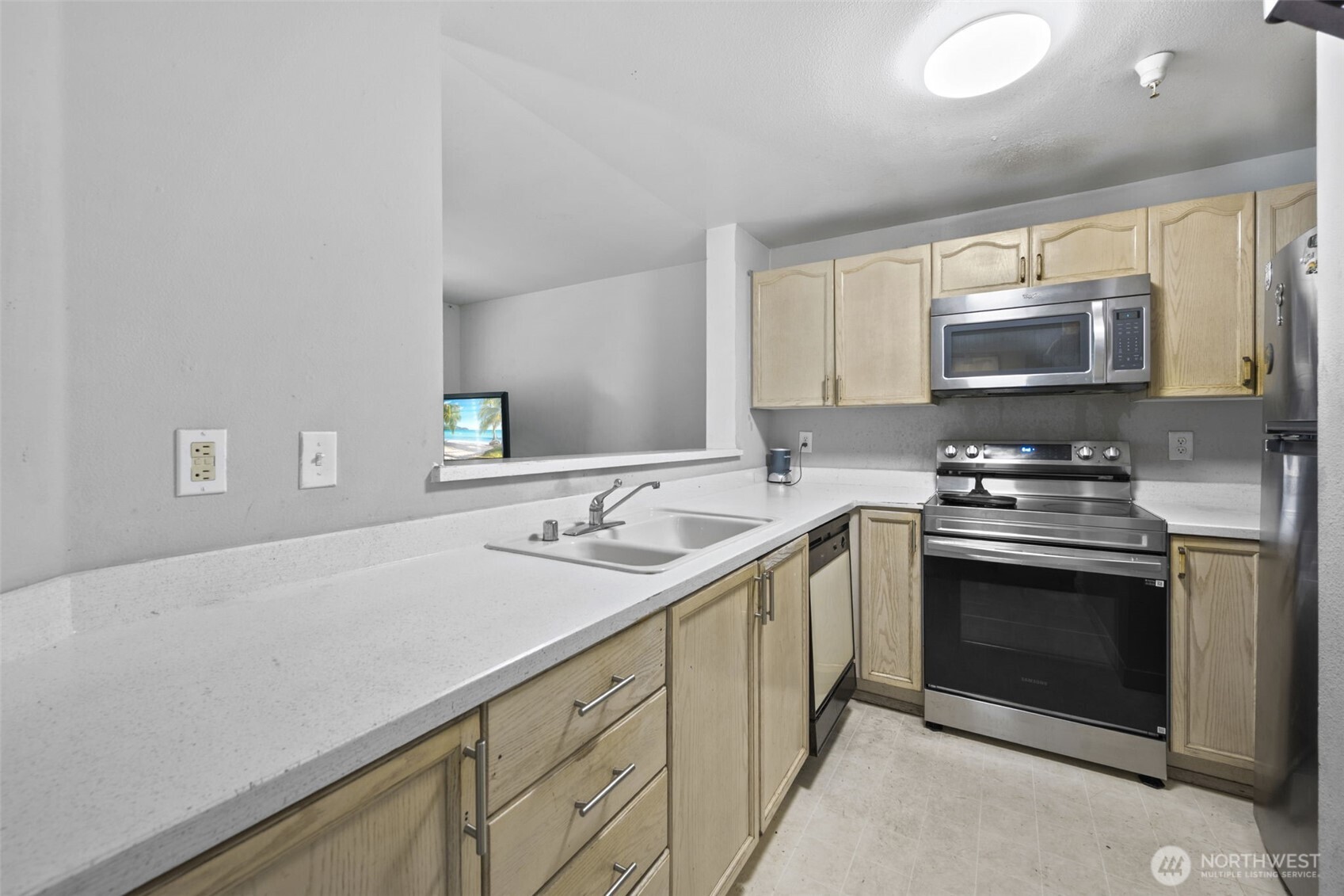 949 Aberdeen Avenue Northeast, Unit B104 Renton, WA 98056 - Photo 12 of 24