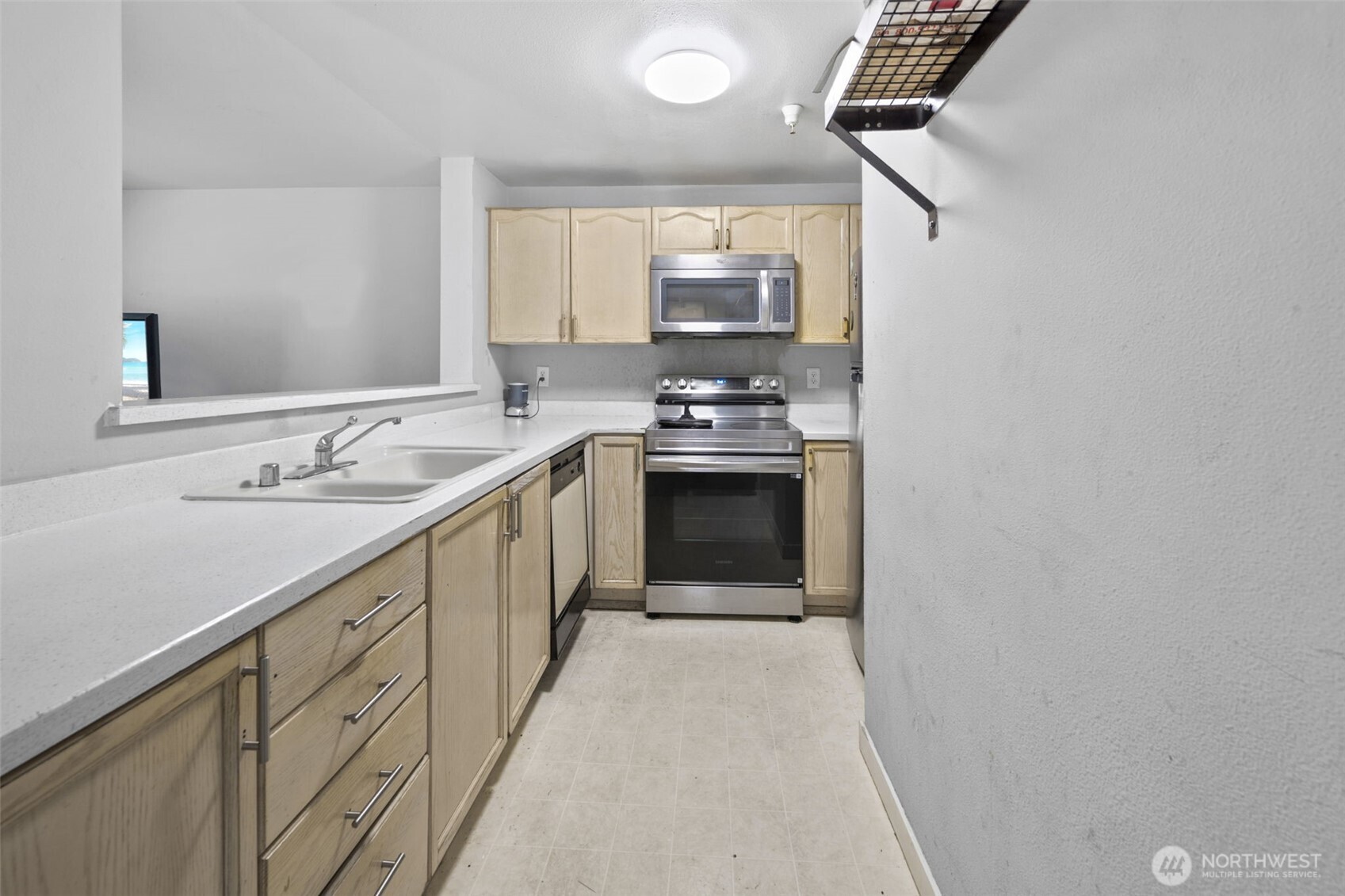 949 Aberdeen Avenue Northeast, Unit B104 Renton, WA 98056 - Photo 14 of 24