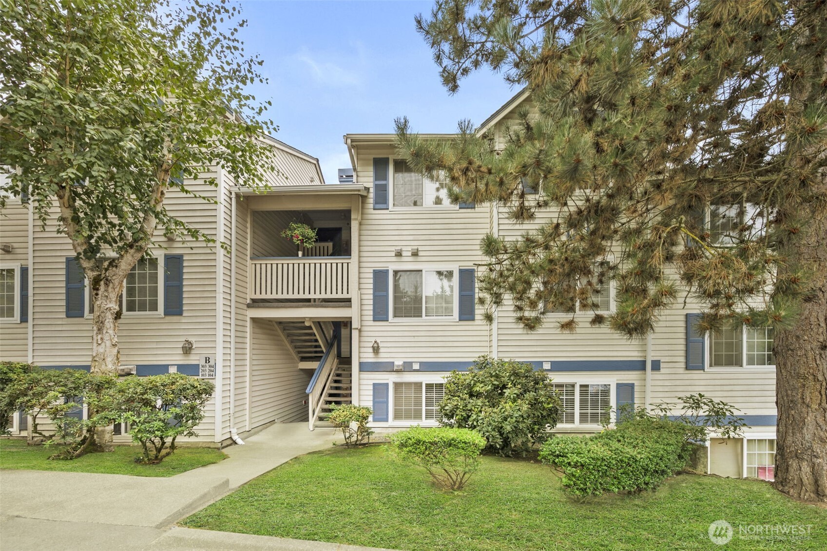 949 Aberdeen Avenue Northeast, Unit B104 Renton, WA 98056 - Photo 2 of 24