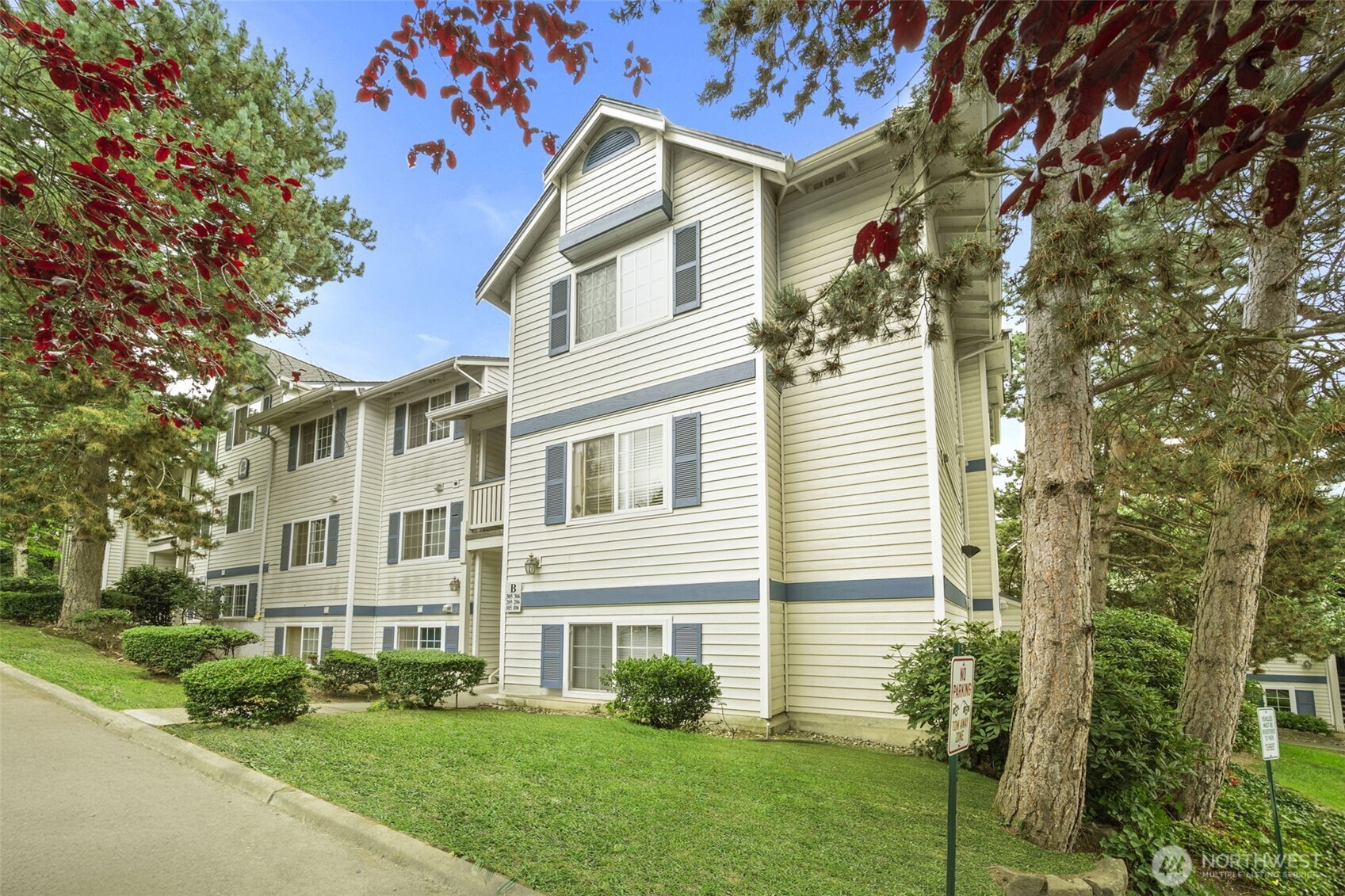 949 Aberdeen Avenue Northeast, Unit B104 Renton, WA 98056 - Photo 3 of 24