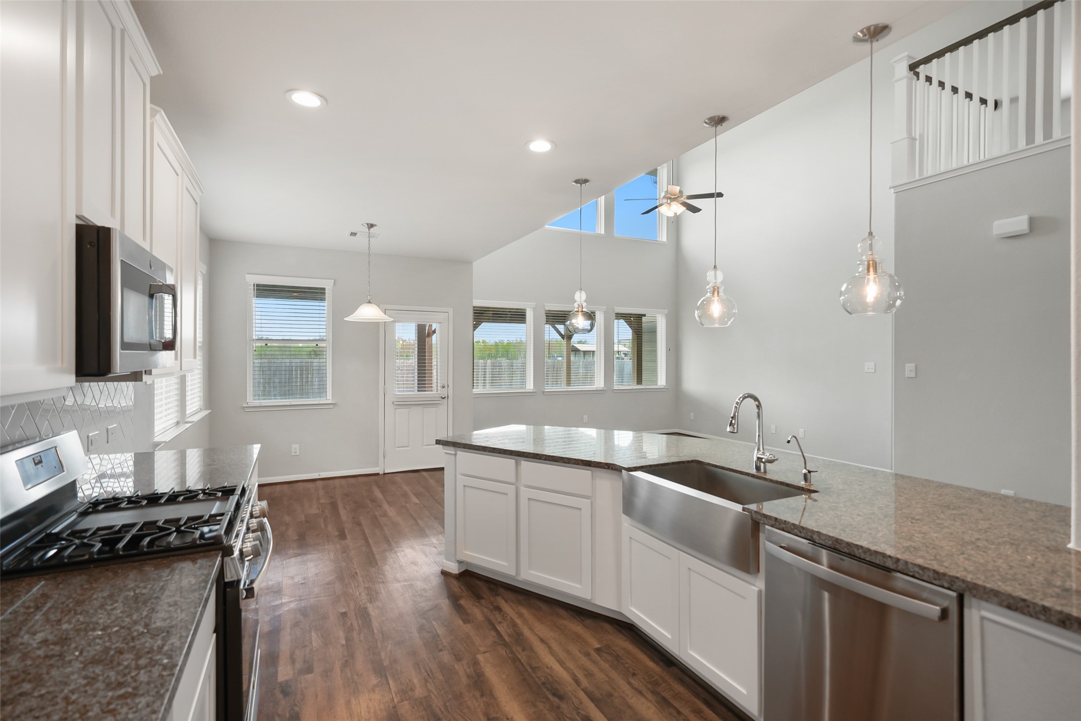 234 Ashley Way Alvin, TX 77511 - Photo 11 of 42 Kitchen is open to the family room and a view of the back yard.