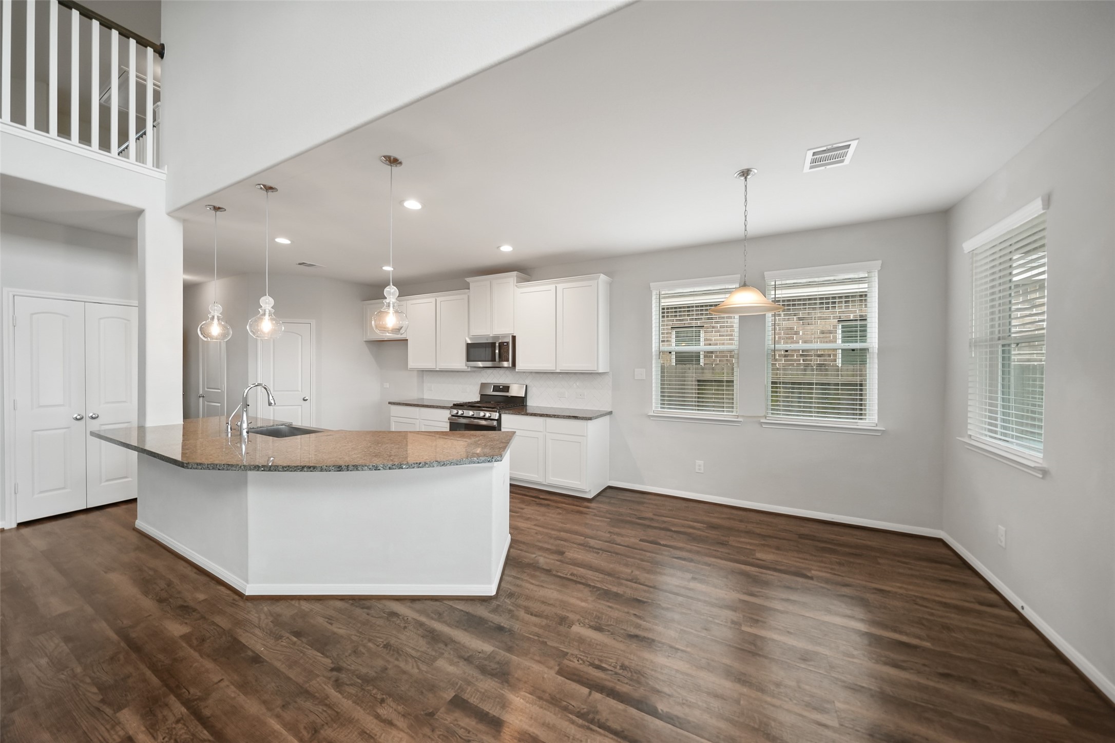 234 Ashley Way Alvin, TX 77511 - Photo 16 of 42 Kitchen has a dining area and a breakfast bar.