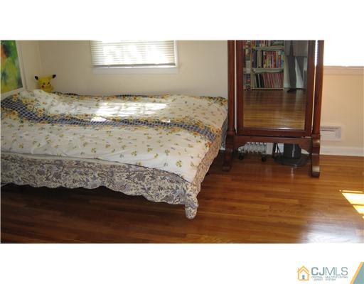 19 Huntington Road Edison, NJ 08820 - Photo 14 of 16 a living room with furniture