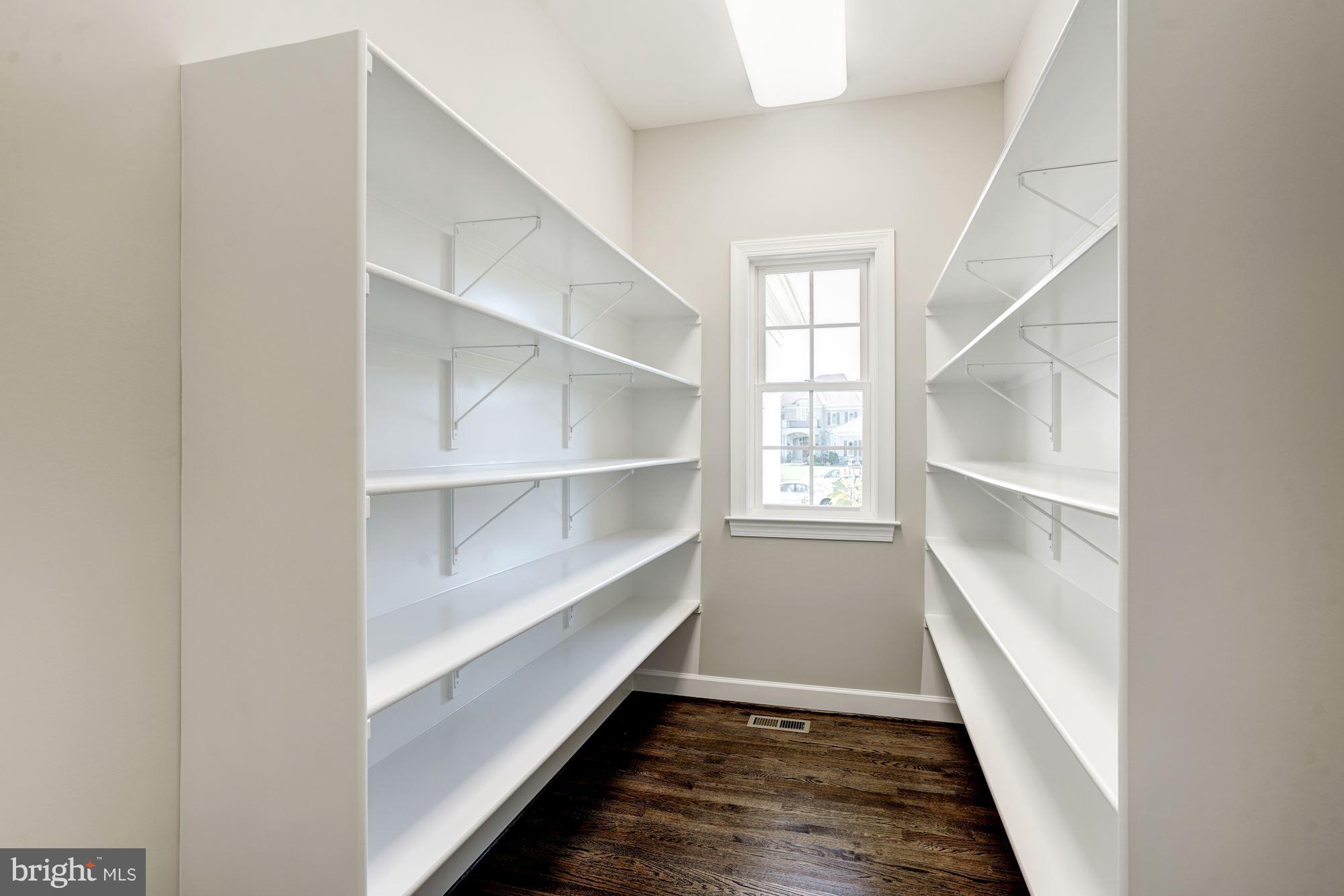 2552 Vale Ridge Court Oakton, VA 22124 - Photo 11 of 30 Food Pantry