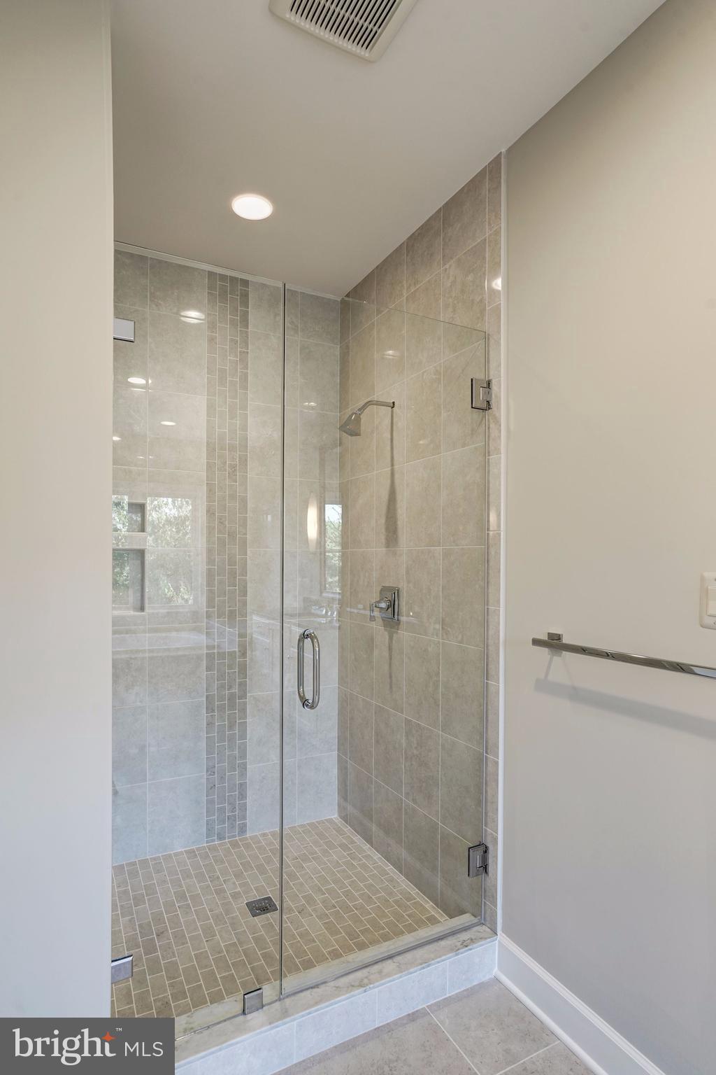 2552 Vale Ridge Court Oakton, VA 22124 - Photo 20 of 30 Glass shower enclosure