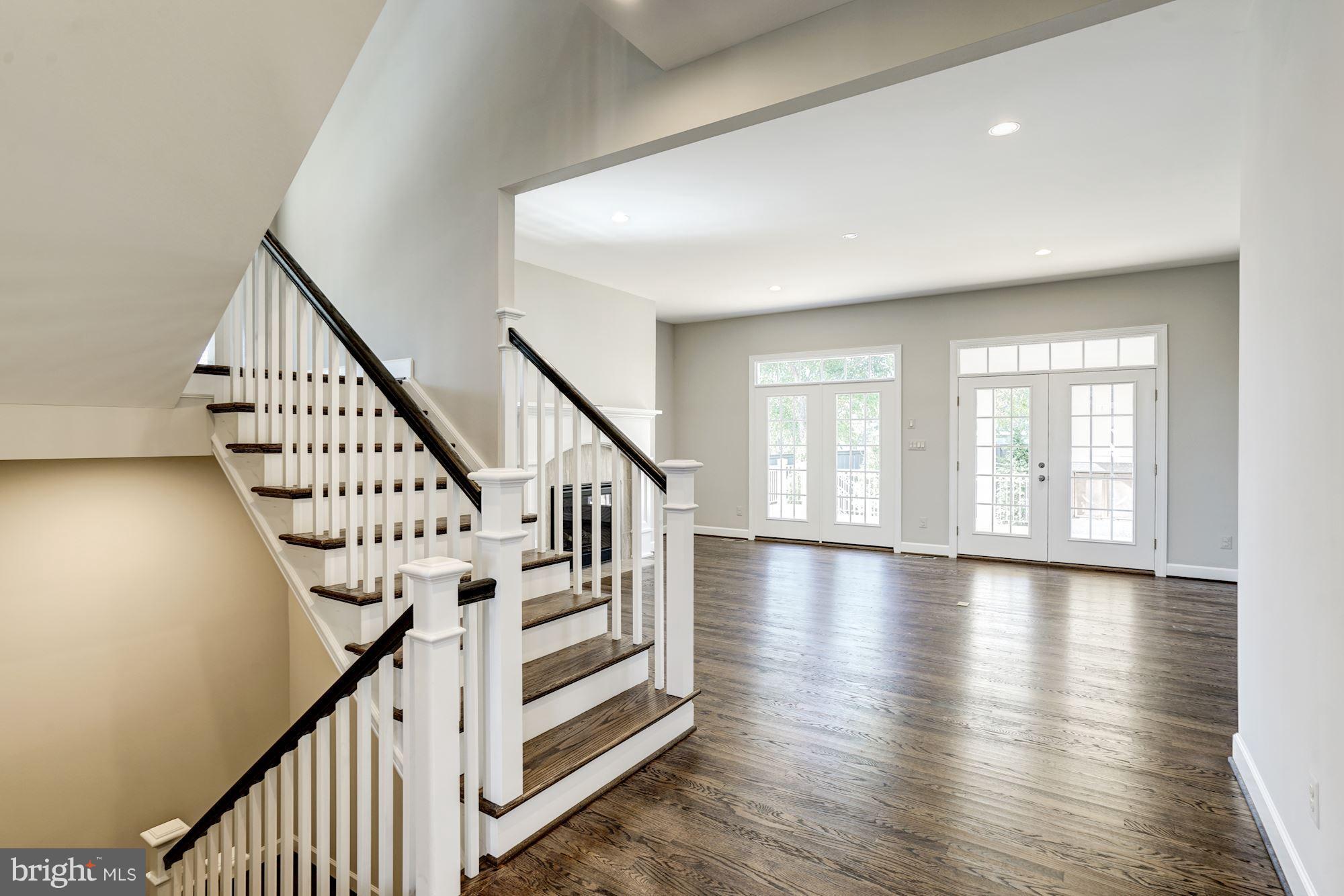 2552 Vale Ridge Court Oakton, VA 22124 - Photo 3 of 30 Foyer