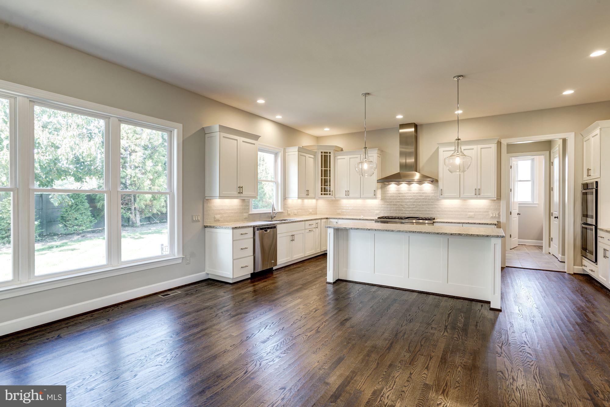 2552 Vale Ridge Court Oakton, VA 22124 - Photo 6 of 30 Kitchen