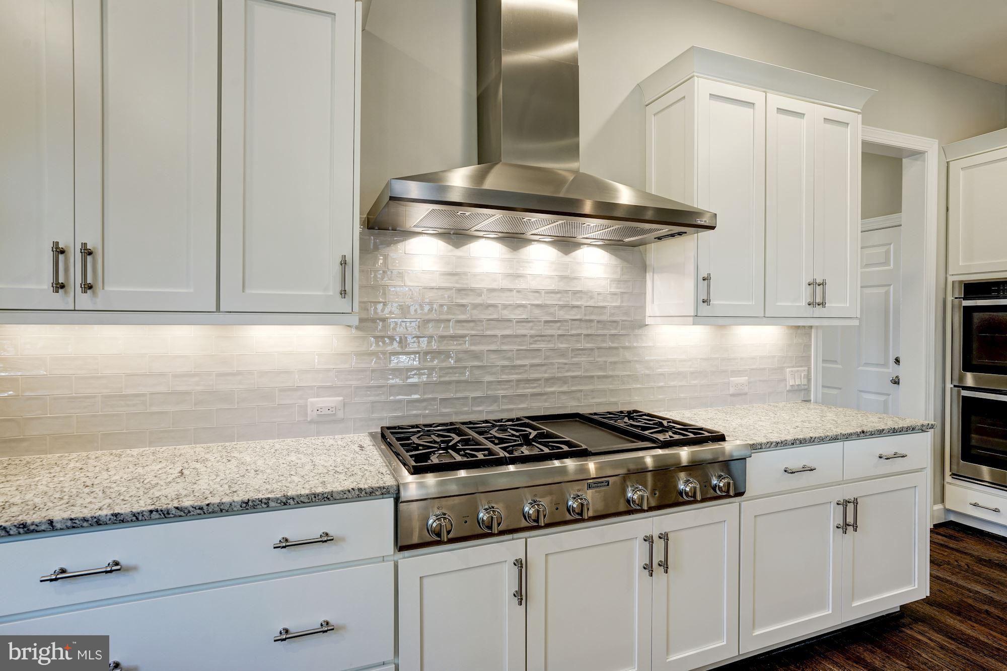 2552 Vale Ridge Court Oakton, VA 22124 - Photo 7 of 30 Kitchen