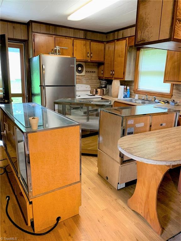 1028 King Billings Road Elkin, NC 28621 - Photo 10 of 30 Gallery Image 10