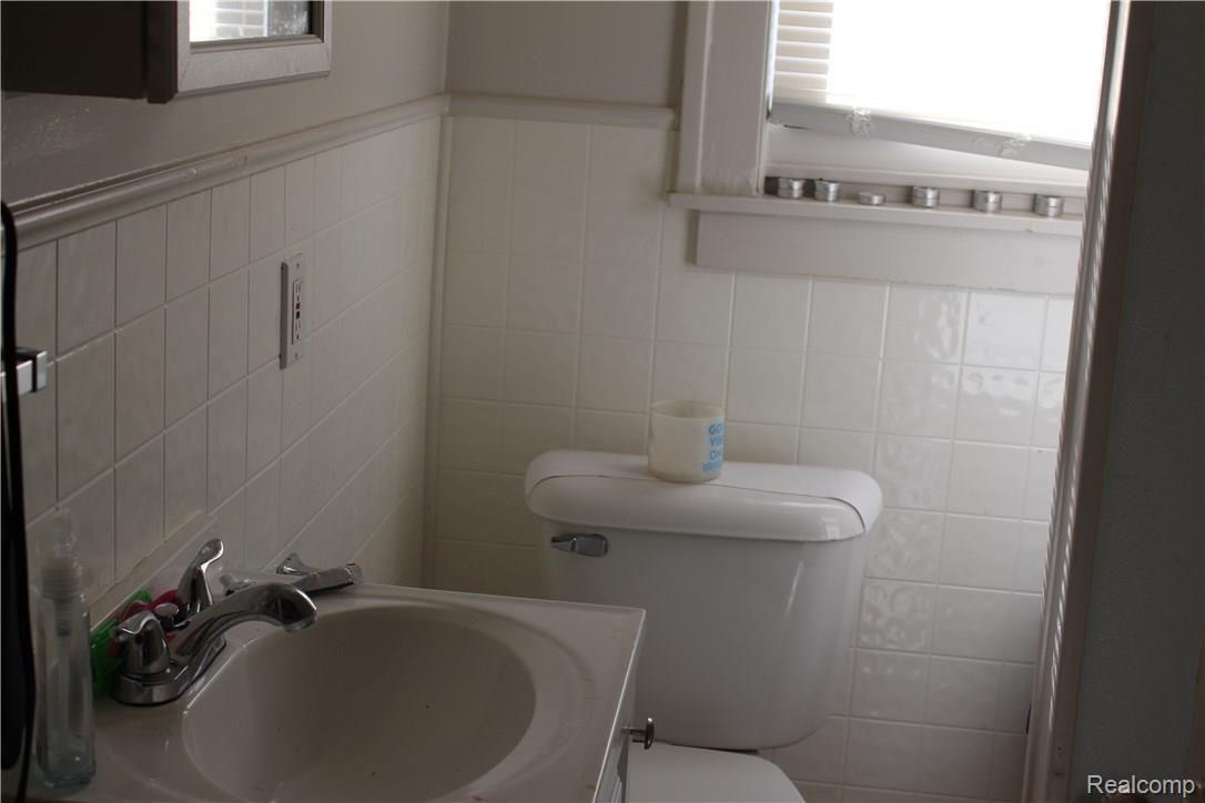 6086 Evergreen Road Detroit, MI 48228 - Photo 9 of 16 IMG_0822.JPG