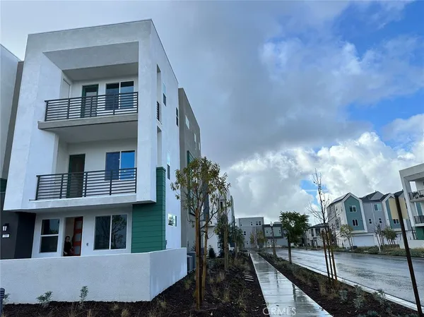 $5,000 | 206 Sash, Irvine, CA 92618