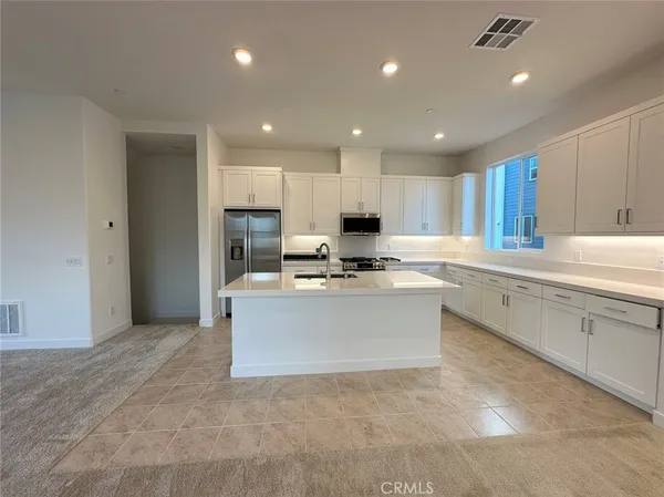 $5,000 | 206 Sash, Irvine, CA 92618