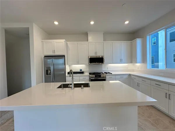 $5,000 | 206 Sash, Irvine, CA 92618