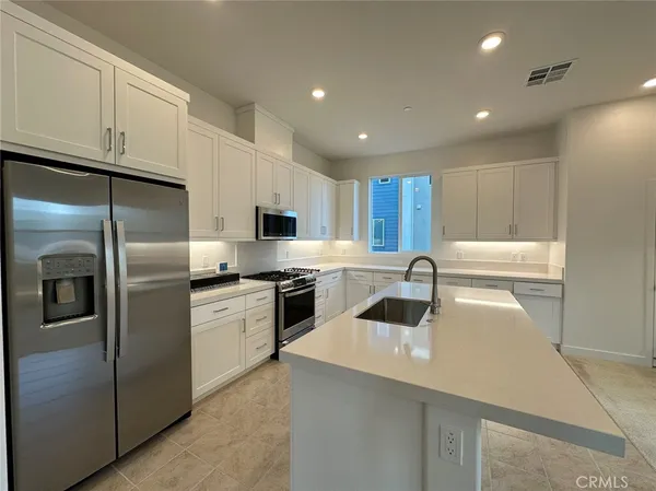 $5,000 | 206 Sash, Irvine, CA 92618