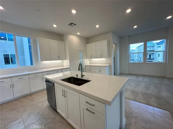 $5,000 | 206 Sash, Irvine, CA 92618