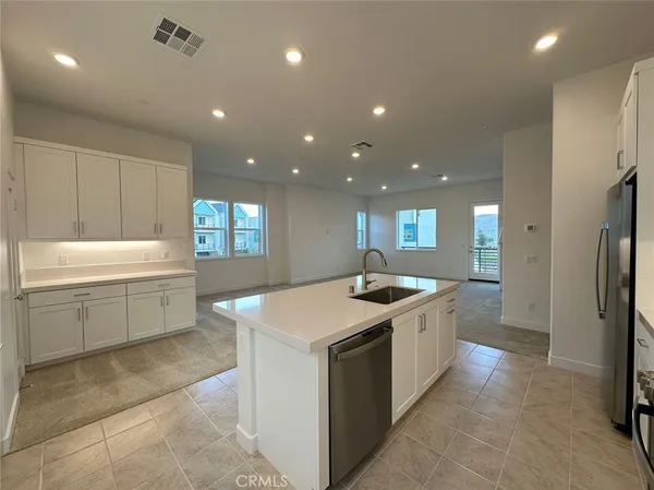 $5,000 | 206 Sash, Irvine, CA 92618